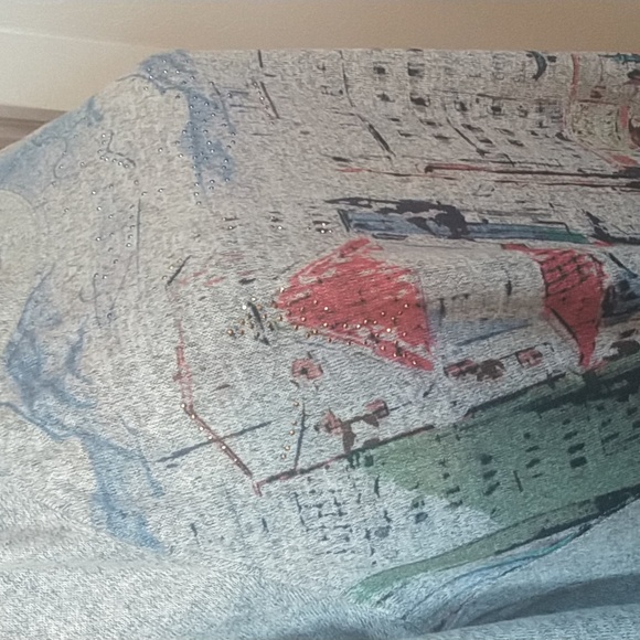 Cato EST. 1946 size M gray tunic top with street car scene. - Picture 4 of 13